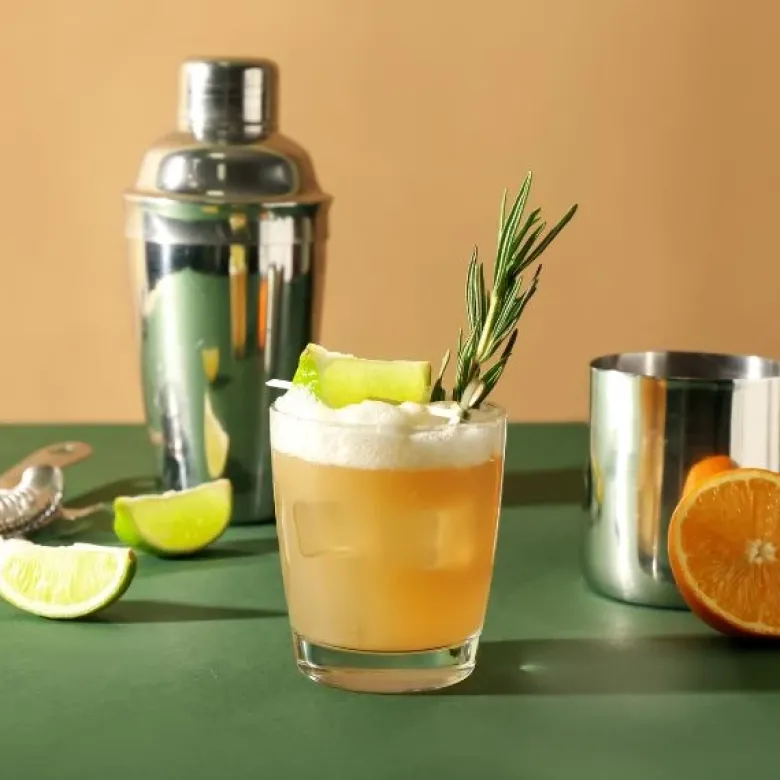 Amaretto Whiskey Sour - DrinksPakke