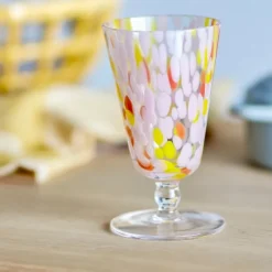 Lilya Vinglas, Rosa, Glas