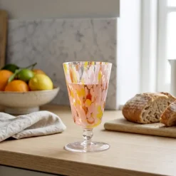 Lilya Vinglas, Rosa, Glas
