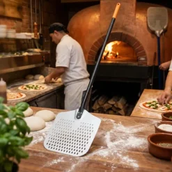 Pizzaspade firkantet perforeret aluminium 1320x405 mm