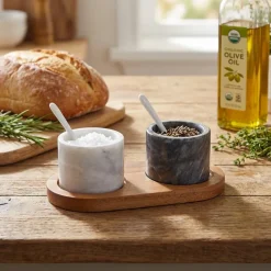 Sæt med marmor salt- og peberbøsse