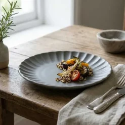 Terra Porcelain Matt Grå tallerken med bølgekant 20,3 cm